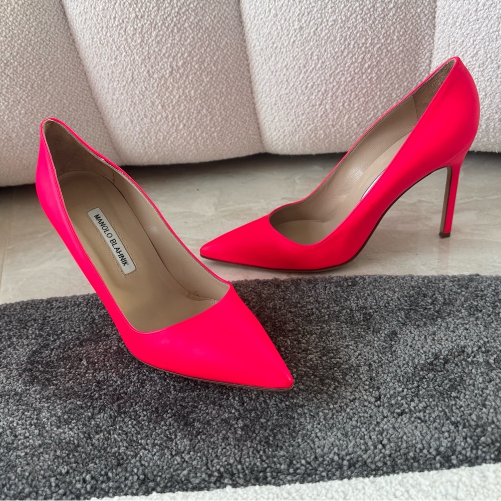 Manolo Blahnik Neon Pink Patent Leather BB 105 Pointed Toe Pumps